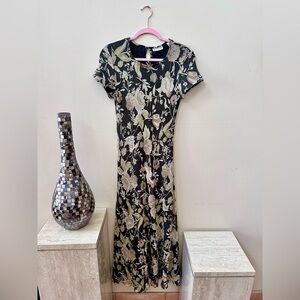 Beautiful Hunter Green Silk Ann Taylor Maxi

100% silk shell